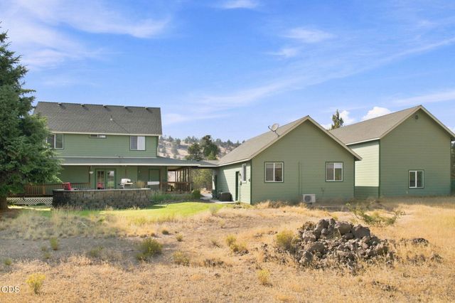 8045 NW Grubstake Way, Redmond, OR 97756