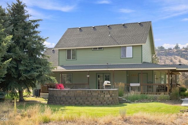 8045 NW Grubstake Way, Redmond, OR 97756