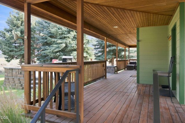 8045 NW Grubstake Way, Redmond, OR 97756