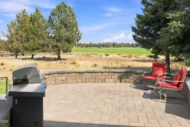 8045 NW Grubstake Way, Redmond, OR 97756
