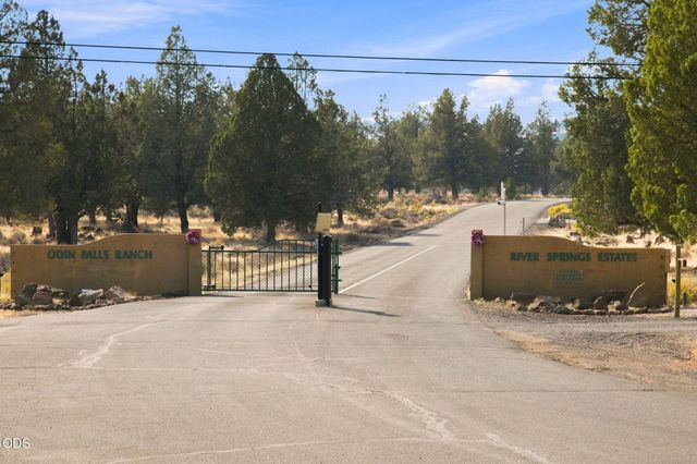 8045 NW Grubstake Way, Redmond, OR 97756