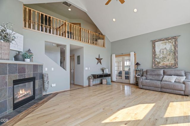 8045 NW Grubstake Way, Redmond, OR 97756