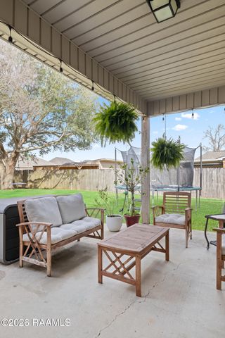 406 Deer Meadow Boulevard, Broussard, LA 70518