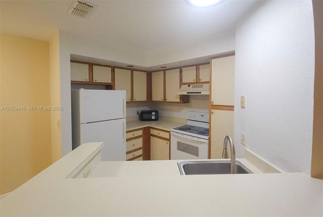 3310 N Pinewalk Dr N 1825, Margate, FL 33063