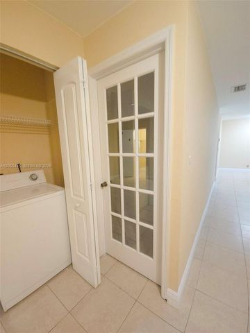 3310 N Pinewalk Dr N 1825, Margate, FL 33063