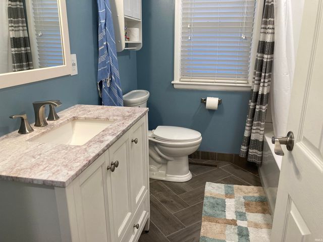 1725 N Meadow Road, Evansville, IN 47715