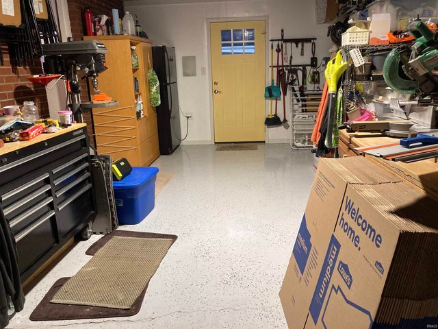 1725 N Meadow Road, Evansville, IN 47715