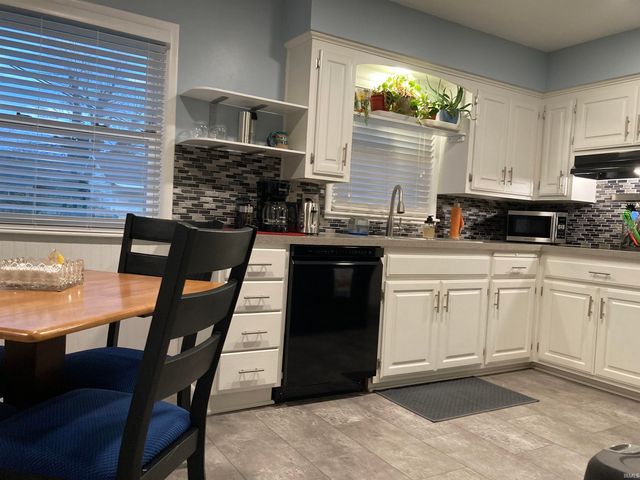 1725 N Meadow Road, Evansville, IN 47715