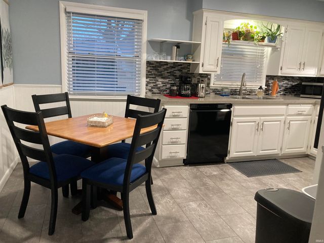 1725 N Meadow Road, Evansville, IN 47715