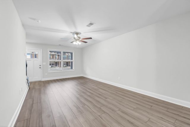 149 Quarry Point Dr, Clarksville, TN 37043