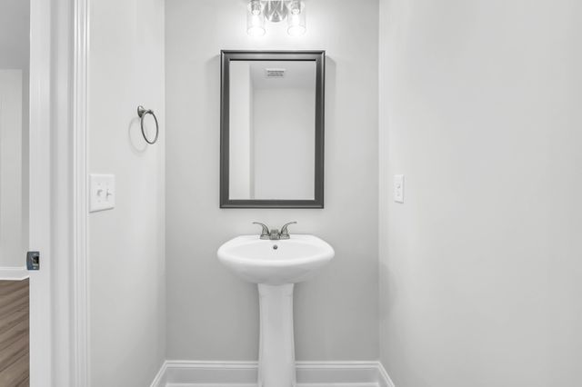 149 Quarry Point Dr, Clarksville, TN 37043