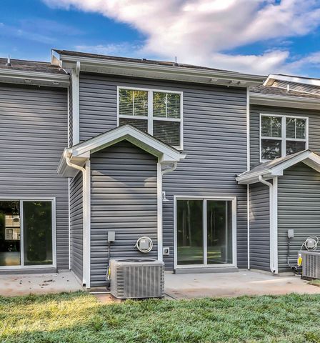 149 Quarry Point Dr, Clarksville, TN 37043
