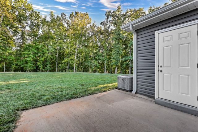 149 Quarry Point Dr, Clarksville, TN 37043