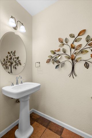 3773 Creek View Drive, Medford, OR 97504