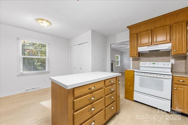 1840 Stoneyridge Drive, Charlotte, NC 28214