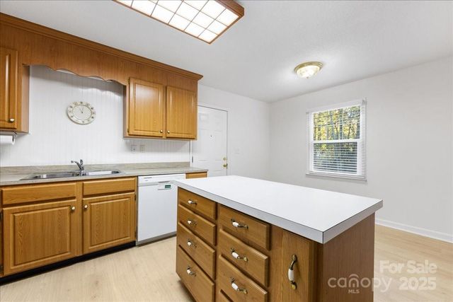 1840 Stoneyridge Drive, Charlotte, NC 28214