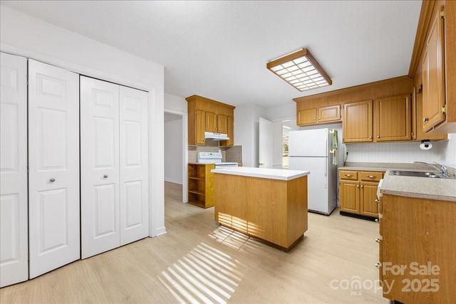 1840 Stoneyridge Drive, Charlotte, NC 28214