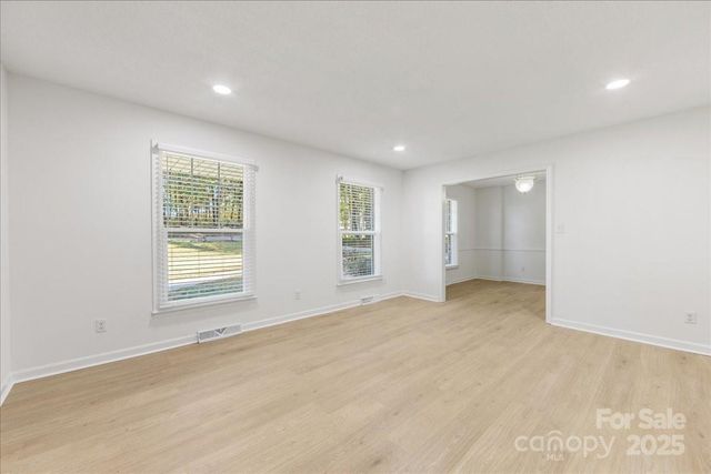 1840 Stoneyridge Drive, Charlotte, NC 28214