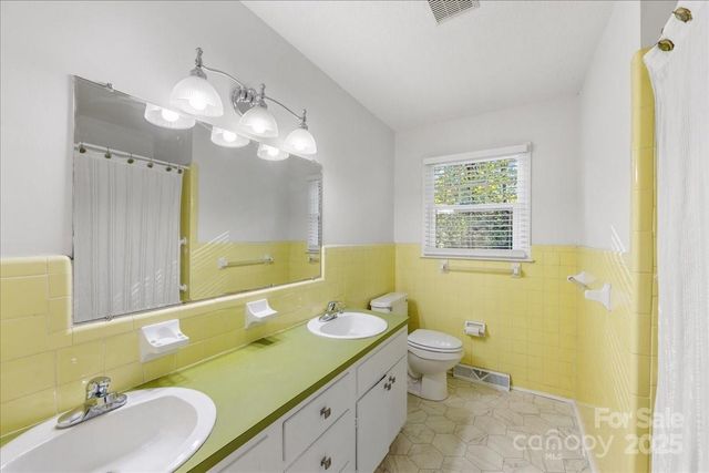 1840 Stoneyridge Drive, Charlotte, NC 28214