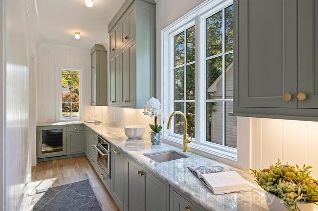 1544 Providence Drive, Charlotte, NC 28211