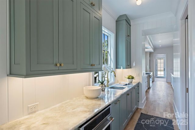 1544 Providence Drive, Charlotte, NC 28211