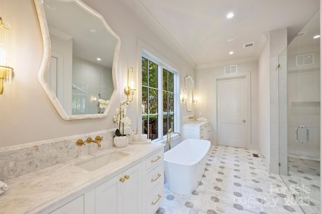 1544 Providence Drive, Charlotte, NC 28211