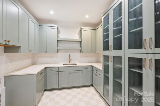 1544 Providence Drive, Charlotte, NC 28211