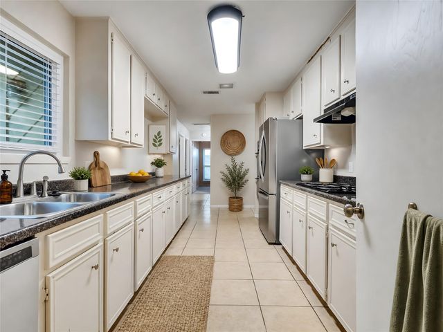 2362 College Green Drive, Houston, TX 77058