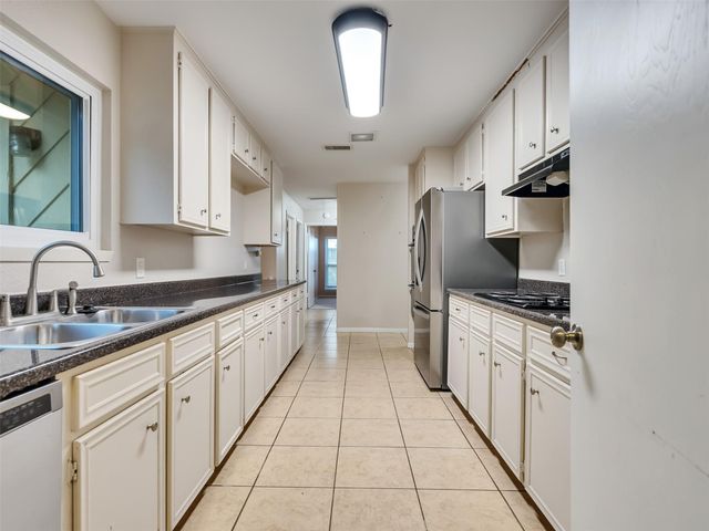2362 College Green Drive, Houston, TX 77058