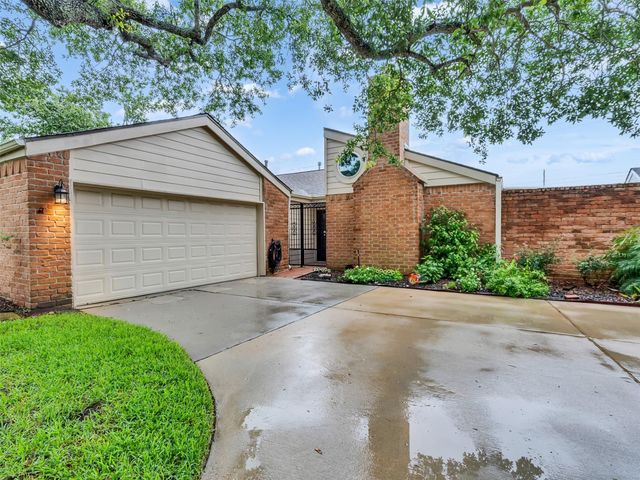 2362 College Green Drive, Houston, TX 77058