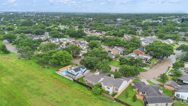2362 College Green Drive, Houston, TX 77058