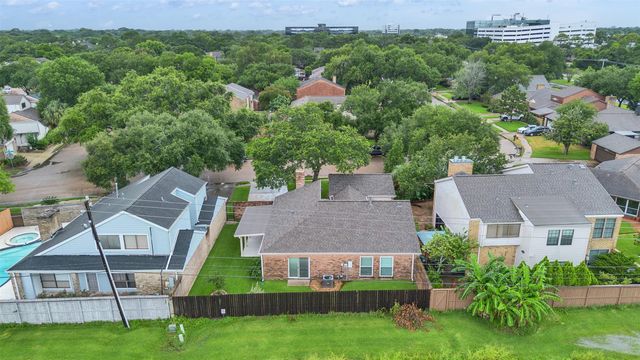 2362 College Green Drive, Houston, TX 77058