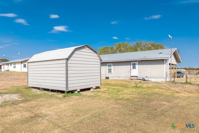 3300 State Highway 95, Shiner, TX 77984