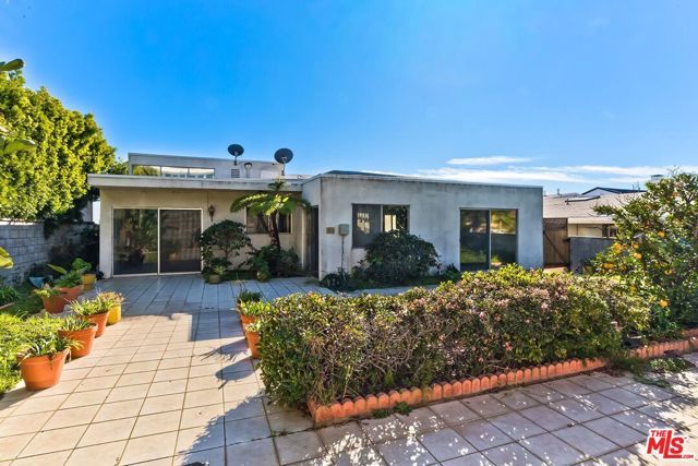 18137 Wakecrest Drive, Malibu, CA 90265