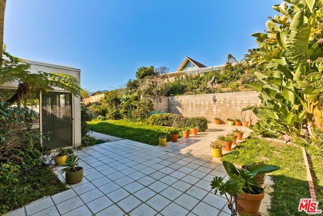 18137 Wakecrest Drive, Malibu, CA 90265