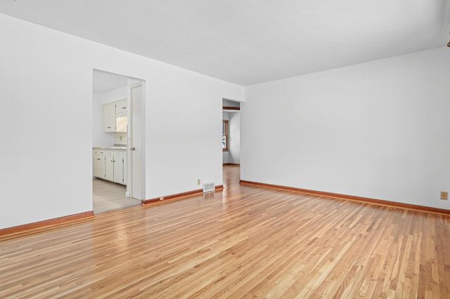 338 12th Avenue S, South Saint Paul, MN 55075