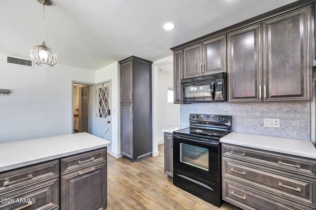 8215 E CAMBRIDGE Avenue, Scottsdale, AZ 85257