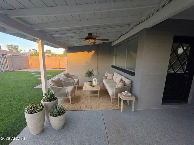 8215 E CAMBRIDGE Avenue, Scottsdale, AZ 85257