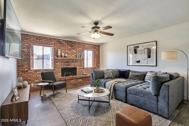 8215 E CAMBRIDGE Avenue, Scottsdale, AZ 85257