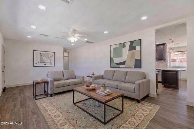 8215 E CAMBRIDGE Avenue, Scottsdale, AZ 85257