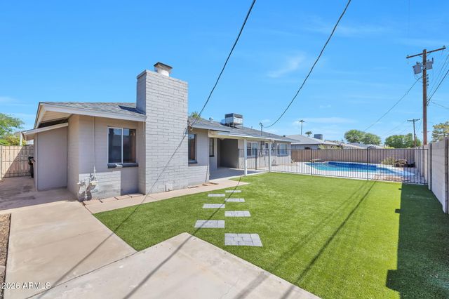 8215 E CAMBRIDGE Avenue, Scottsdale, AZ 85257