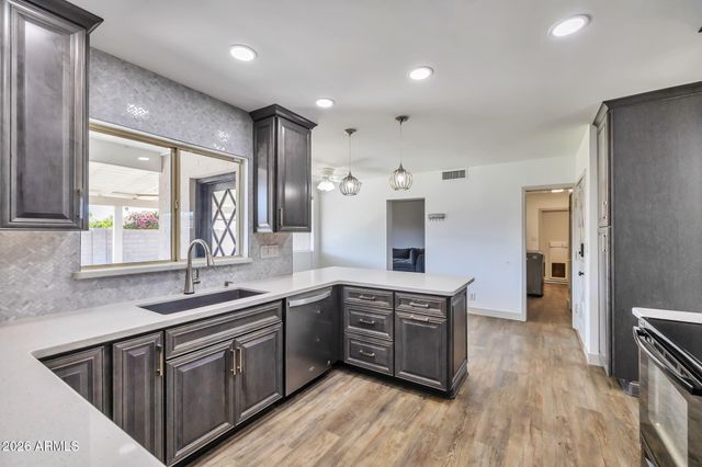 8215 E CAMBRIDGE Avenue, Scottsdale, AZ 85257