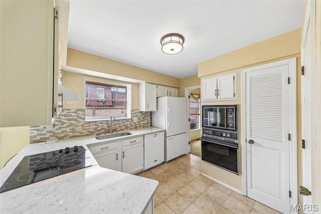 13484 Coliseum Drive, Chesterfield, MO 63017