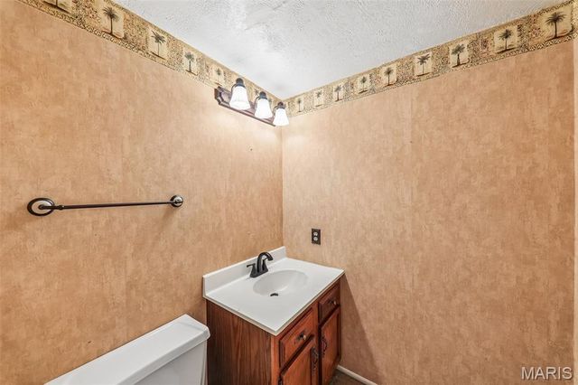 13484 Coliseum Drive, Chesterfield, MO 63017