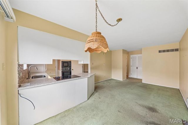 13484 Coliseum Drive, Chesterfield, MO 63017