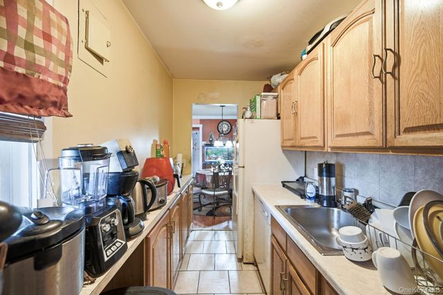 1 Wyndover Woods Lane 2, White Plains, NY 10603