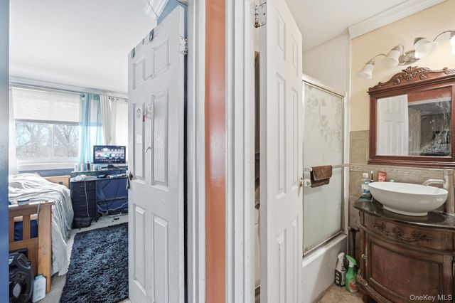 1 Wyndover Woods Lane 2, White Plains, NY 10603