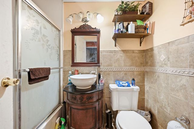 1 Wyndover Woods Lane 2, White Plains, NY 10603