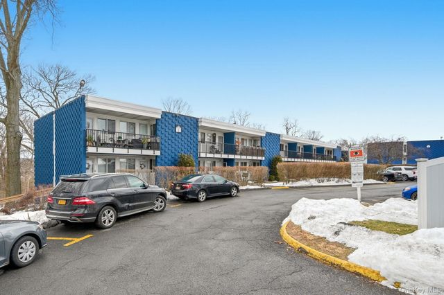 1 Wyndover Woods Lane 2, White Plains, NY 10603