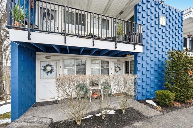 1 Wyndover Woods Lane 2, White Plains, NY 10603